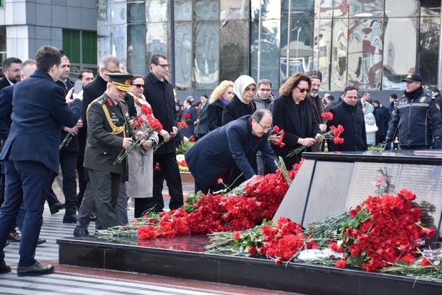 Baku honors memory of Khojaly tragedy victims