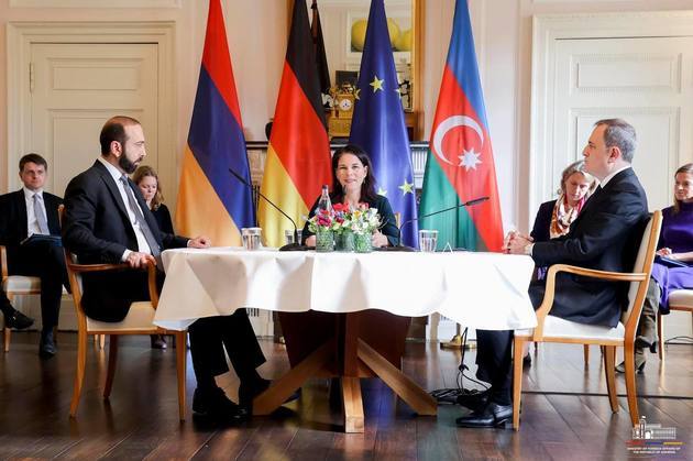 Bayramov-Mirzoyan summit in Berlin transformed into trilateral format