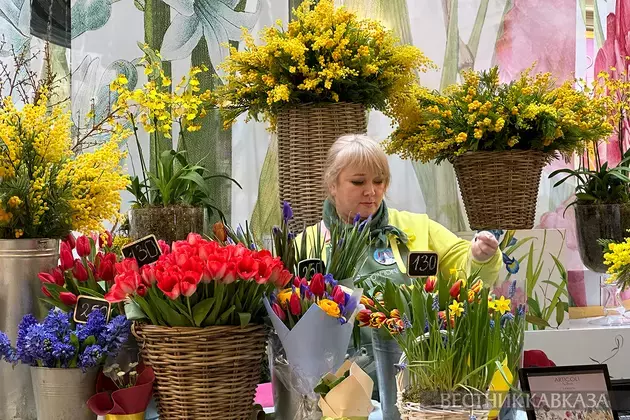 Maria Novoselova/"Vestnik Kavkaza". Sale of flowers in GUM