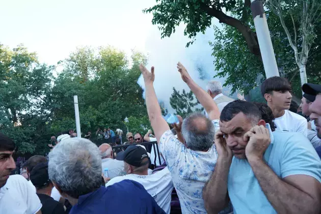 Anti-Pashinyan protesters storm Armenian parliament