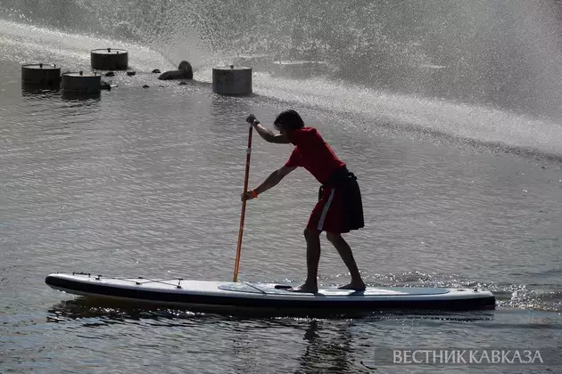 Costumed SUP swim takes place from Tretyakov Gallery to Muzeon in Moscow