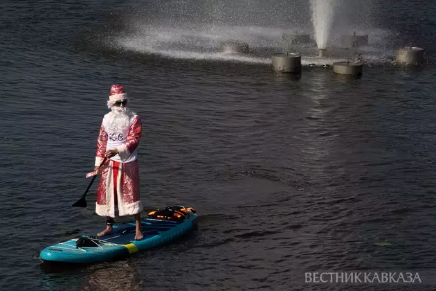 Costumed SUP swim takes place from Tretyakov Gallery to Muzeon in Moscow