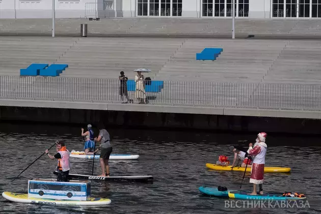 Costumed SUP swim takes place from Tretyakov Gallery to Muzeon in Moscow