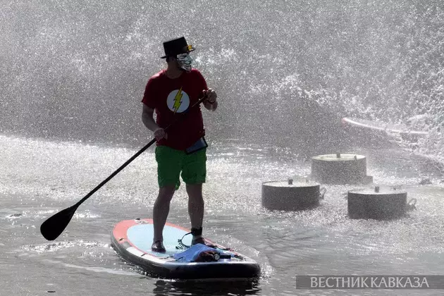 Costumed SUP swim takes place from Tretyakov Gallery to Muzeon in Moscow