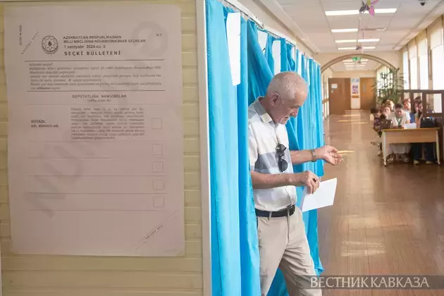 How were snap parliamentary elections held in Azerbaijan?