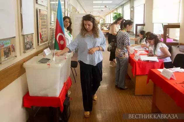 How were snap parliamentary elections held in Azerbaijan?