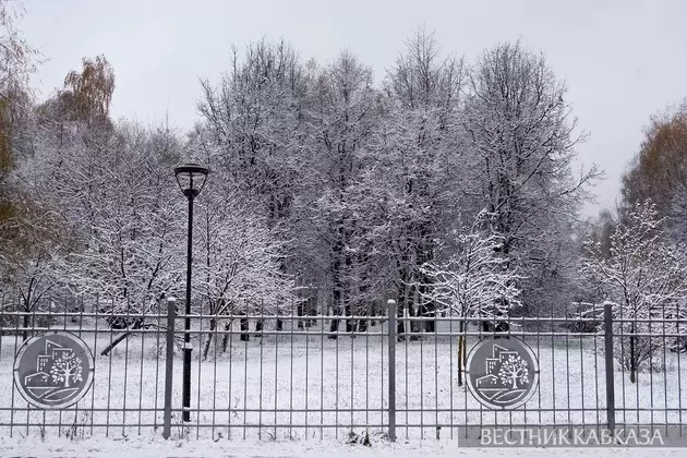 Almost record snow covers Moscow