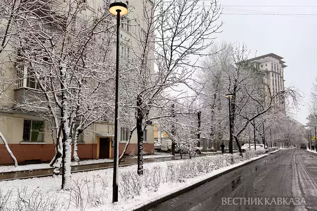 Almost record snow covers Moscow