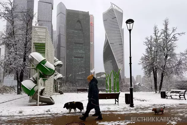 Almost record snow covers Moscow