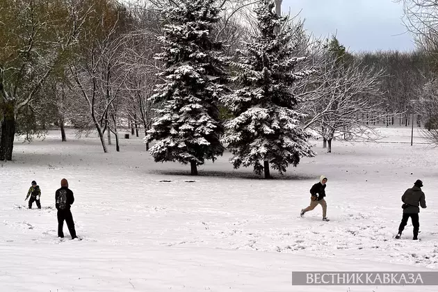 Almost record snow covers Moscow