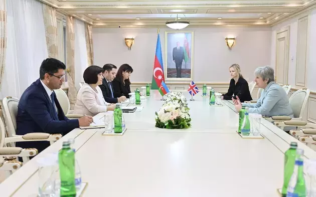 Azerbaijani Parliament speaker meets with Former UK PM