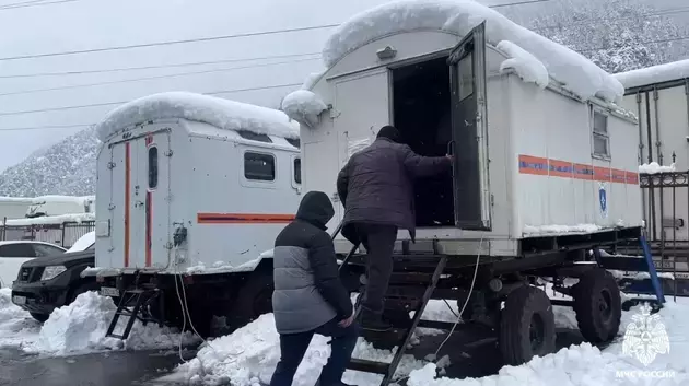 Hot tea provided for drivers at Upper Lars 