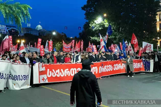 Opposition once again blocks Rustaveli Avenue in Tbilisi 