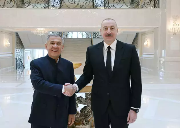 Ilham Aliyev awards Tatarstan head with Dostlug Order