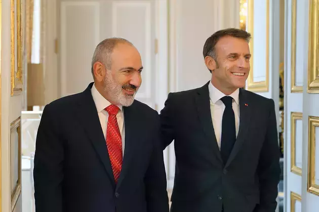 Pashinyan gets ready to meet Macron