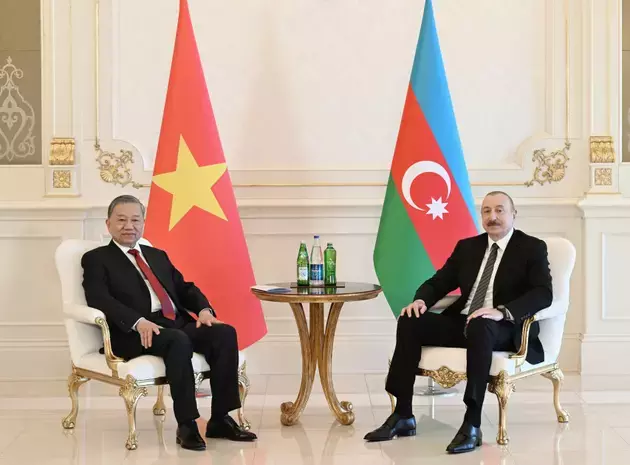 Ilham Aliyev hold talks with General Secretary of the Communist Party of Vietnam