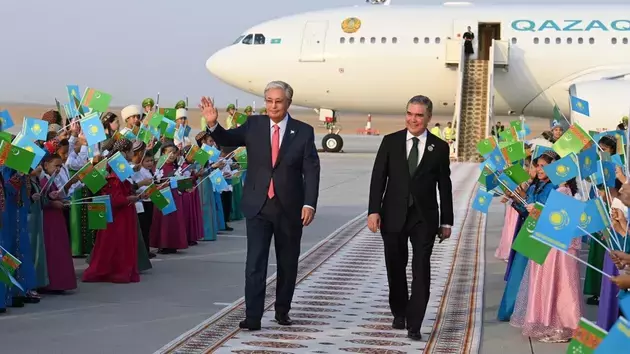 President of Kazakhstan arrives in Turkmenbashi