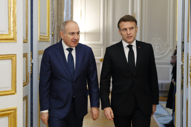 Armenian PM briefs French President on U.S. meeting