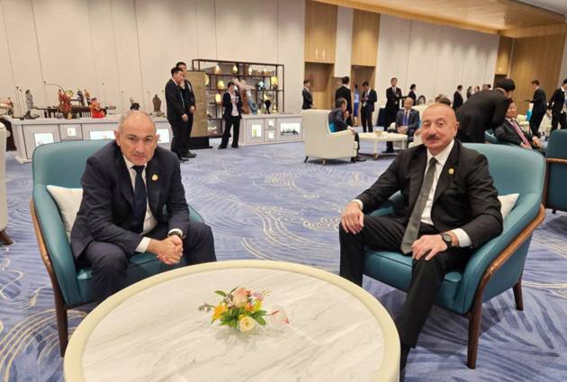 Ilham Aliyev and Nikol Pashinyan hold meeting in China