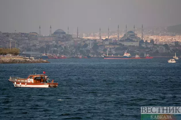 Vessel blocks traffic through Bosphorus Strait