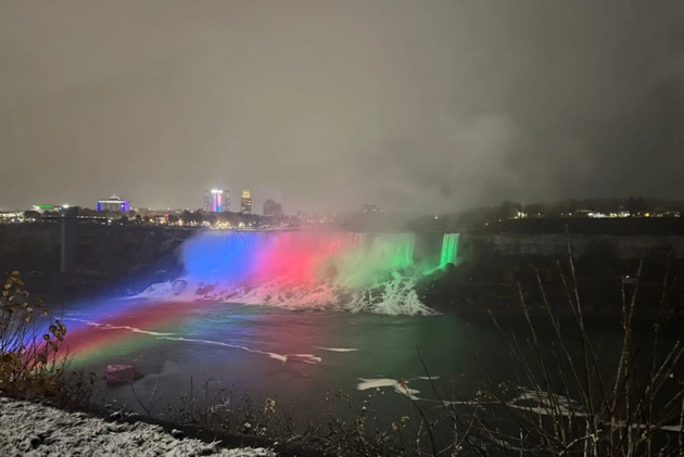Niagara Falls glows with Azerbaijani flag colors on National Day