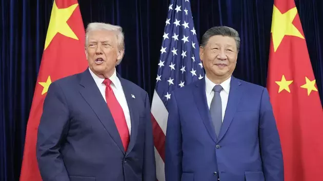 Xi Jinping holds phone talks with Donald Trump