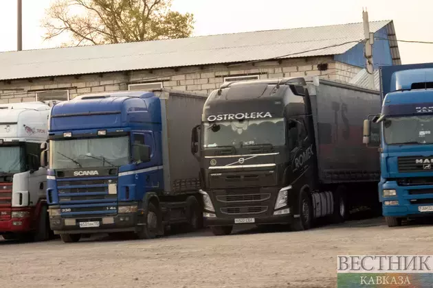 Massive truck queue accumulated at Upper Lars checkpoint