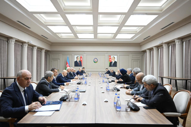Iranian delegation received by Azerbaijani deputy PM