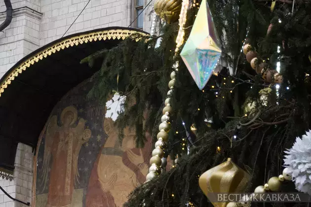 Russia's main national Christmas tree lit up in Kremlin