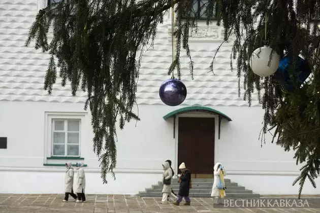 Russia's main national Christmas tree lit up in Kremlin