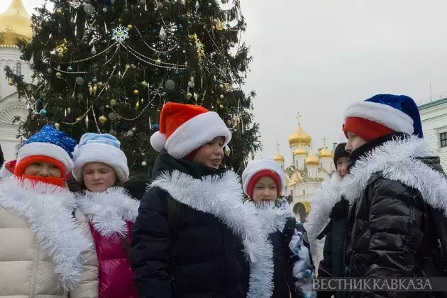 Russia's main national Christmas tree lit up in Kremlin