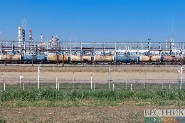 Train carrying 2,700 tons of fuel left Azerbaijan for Armenia