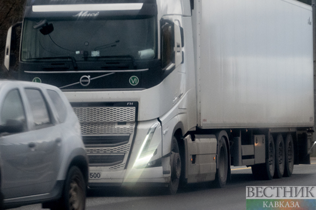 Azerbaijan-Iran cargo traffic across border resumed