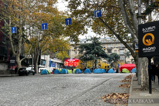 Палатки на протесте в Грузии