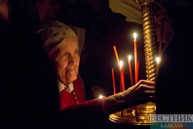 Armenians celebrate Easter Eve
