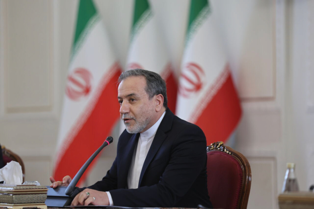 Iranian FM says no military solution to US political crisis