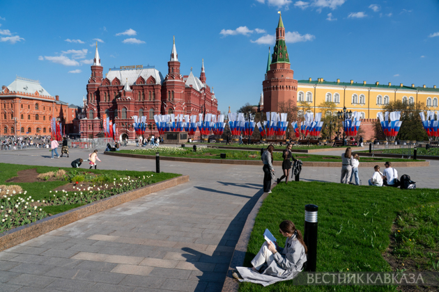 Праздничное оформление ко Дню Победы на Манежной площади