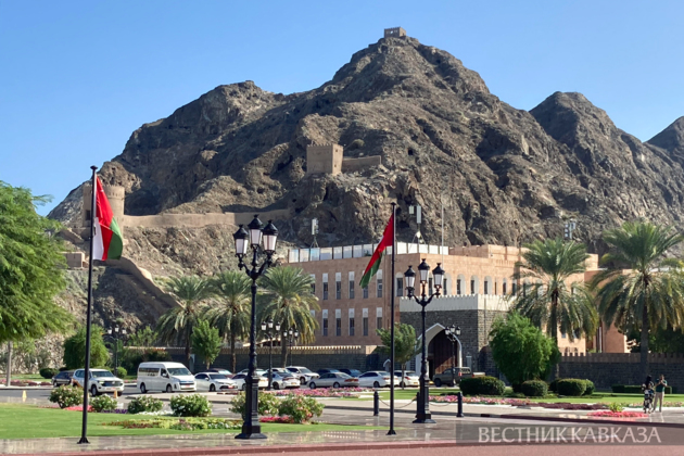 US presses Oman to pick a side