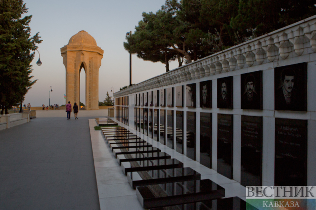 US delegation visits Alley of Martyrs in Baku