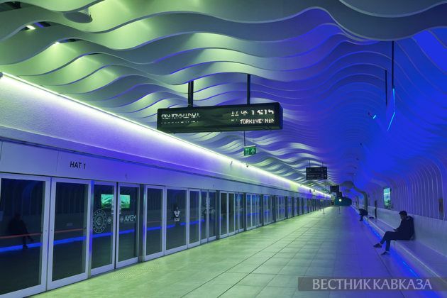 Train derails in Istanbul metro