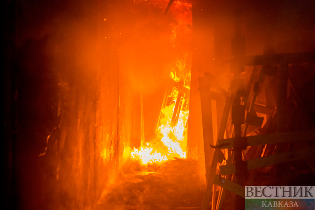 5,000-square-meter warehouse in fire in Stavropol