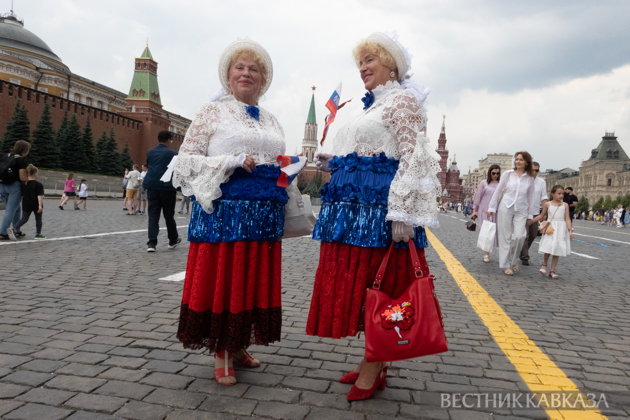 Tourists dressed in the colors of the Russian flag on Red Square