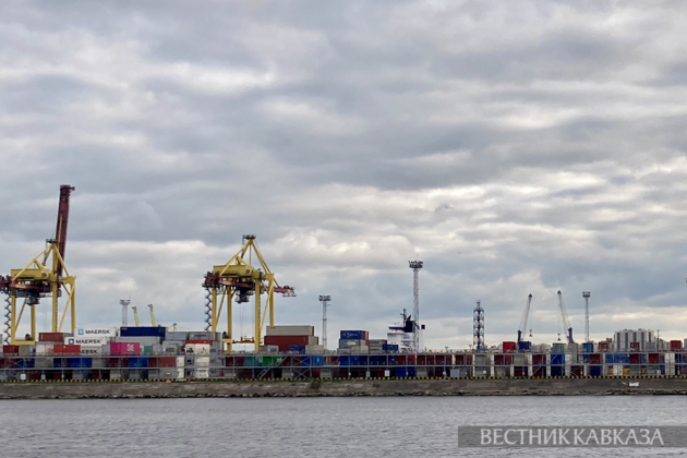 Middle Easts biggest shipping hub at risk amid Hormuz blockade
