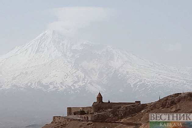 Tourist numbers in Armenia fall by almost 300,000