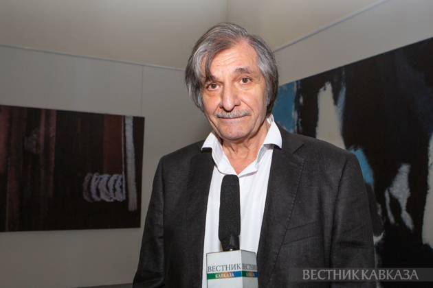 President of Azerbaijan and his family members view Farhad Khalilov's works