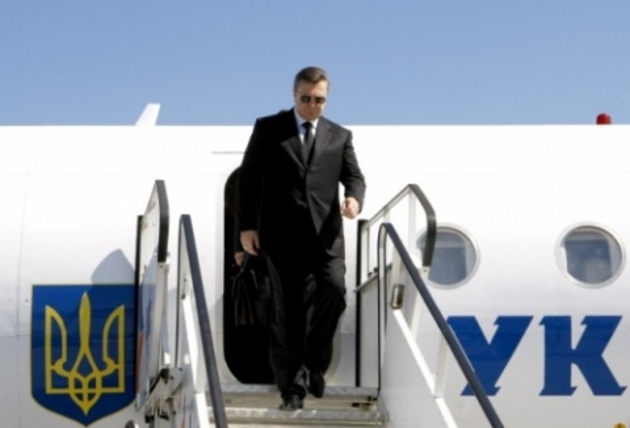 Ukrainian president arrives in Ashkhabad