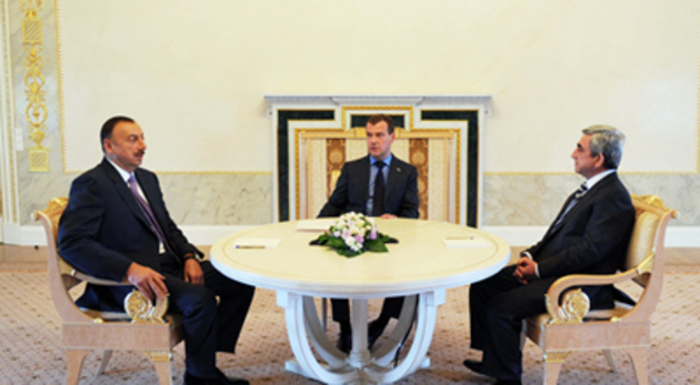 Presidents of Russia, Armenia and Azerbaijan start discussions