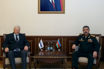 Azerbaijan&#039;s defense minister meets Andrzej Kasprzyk in Baku