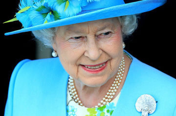 Elizabeth II shows subtle support for Prince Harry and Meghan Markle