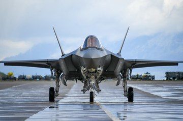 F-35 stealth fighter’s landing gear collapsed after landing in U.S.